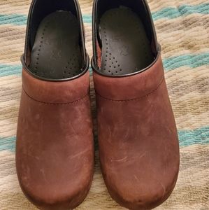 DANSKO WOMENS PROFESSIONAL OILED CLOG SIZE 38/7.5